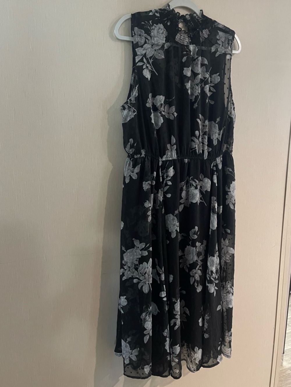 Torrid sz 2 2xl plus black gray Swiss dot smocked neck tank dress floral lined